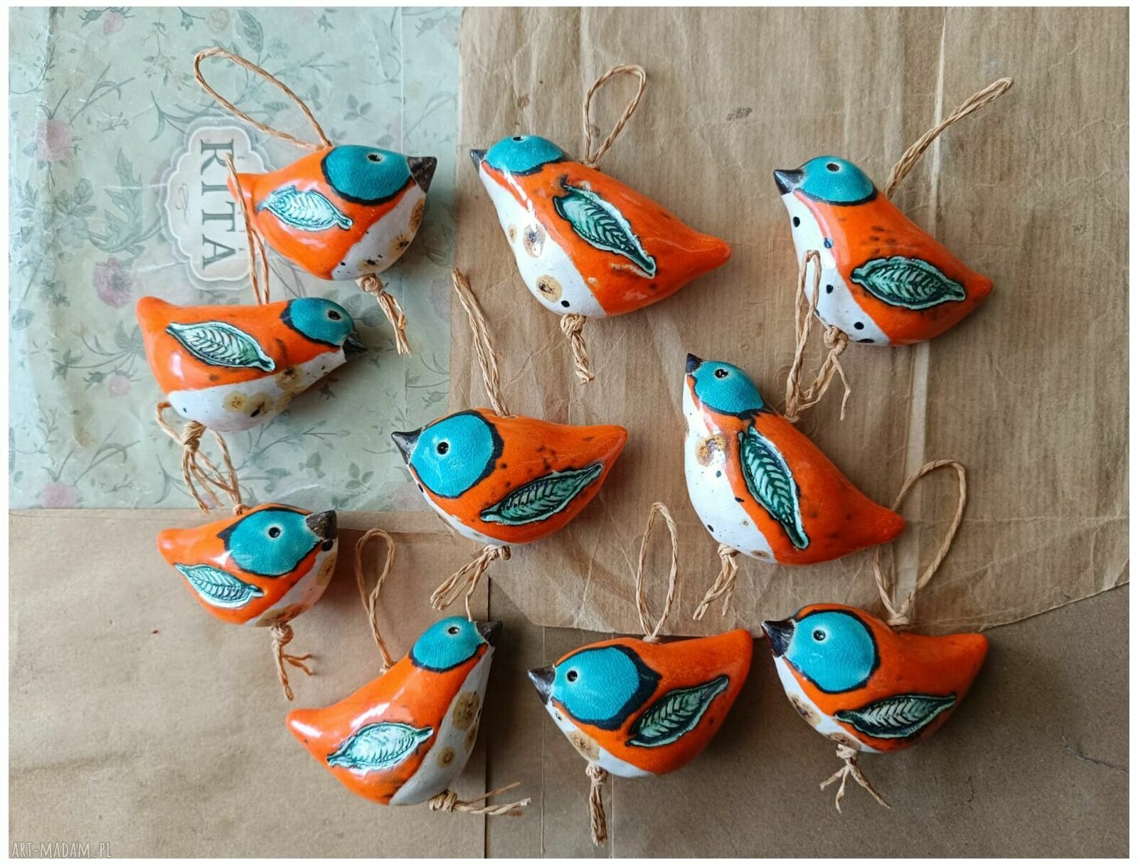 Oranżowe ptaszki ceramiczne do zawieszenia