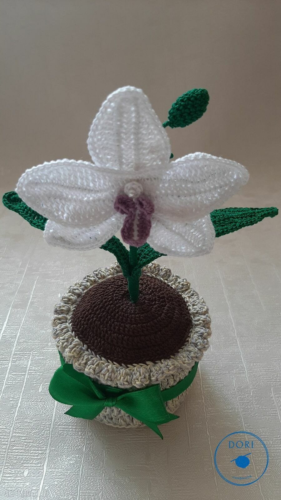 Szydełkowa orchidea w doniczce - ręcznie robiona dekoracja