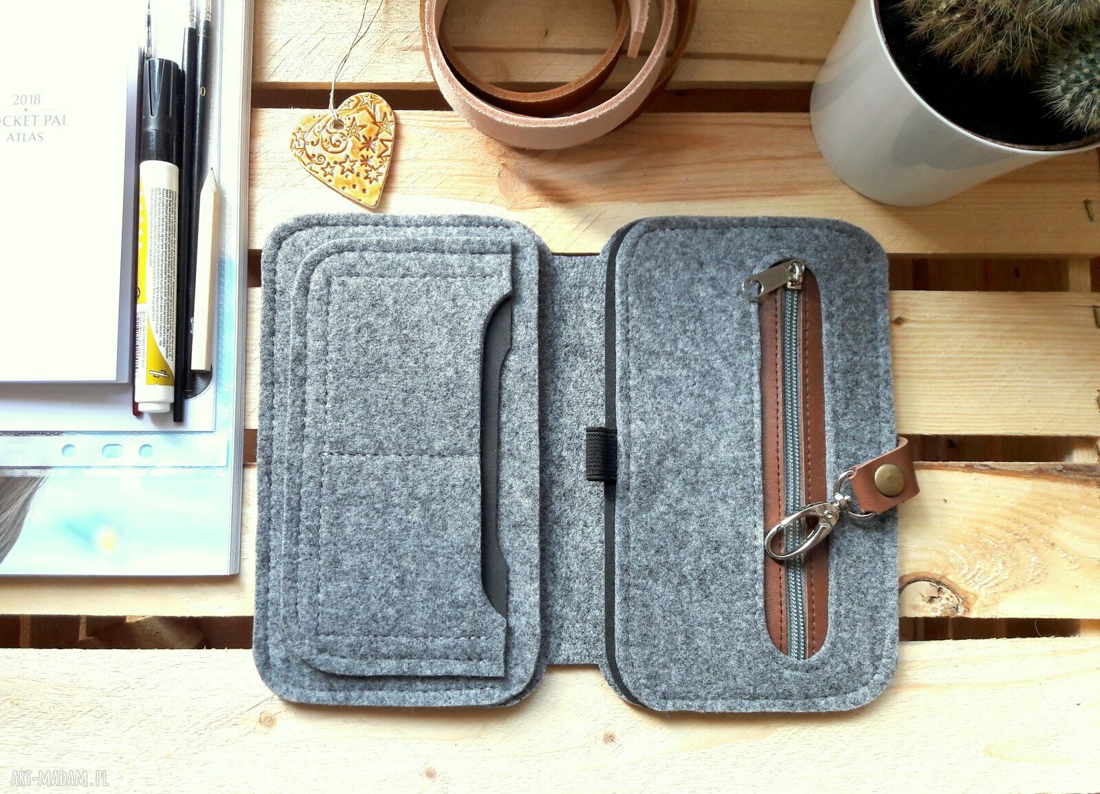 Etui-organizer na tablet i dokumenty - filc, washpapa oraz naturalna skóra