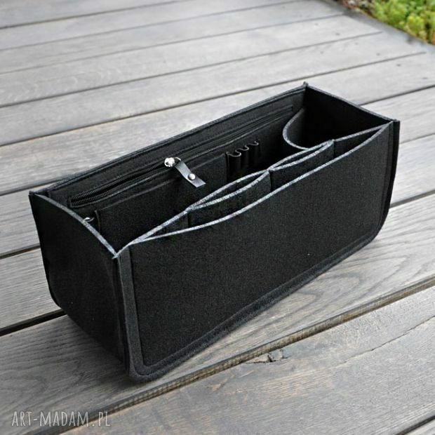 Organizuj torebkę stylowo - czarny organizer z filcu (niski)