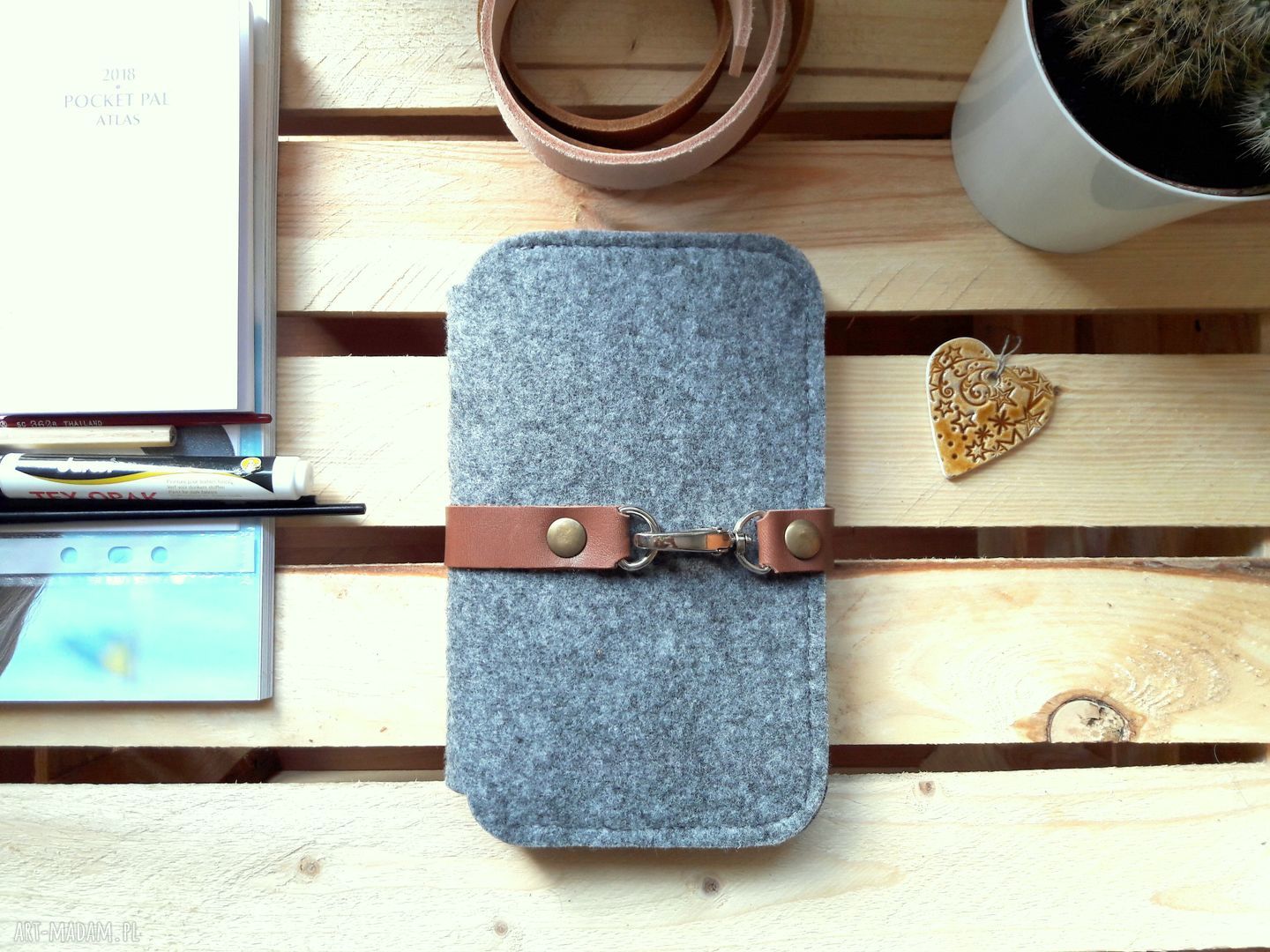 Etui-organizer na tablet i dokumenty - filc, washpapa oraz naturalna skóra