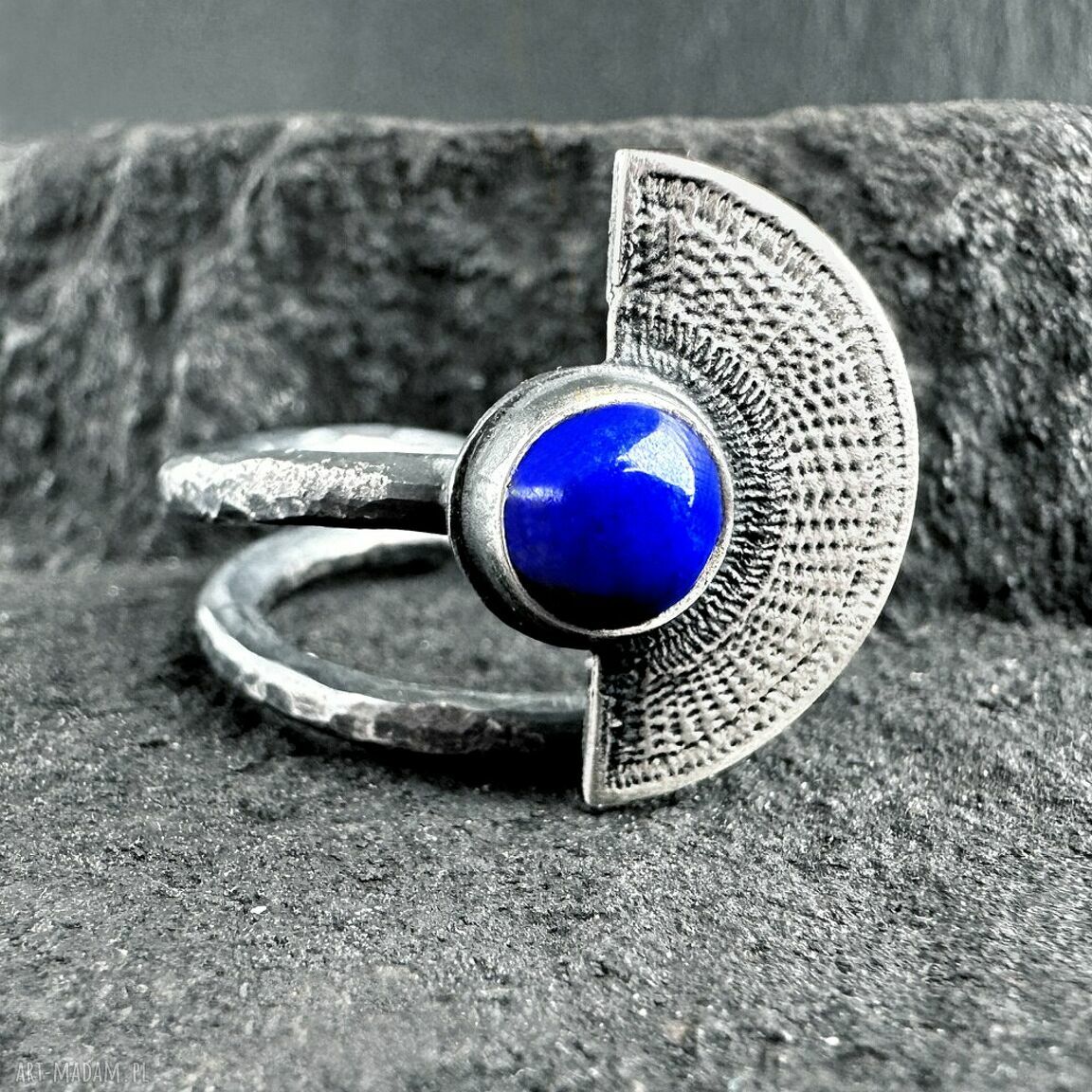 Orientalny pierścionek wachlarz z lapisem lazuli