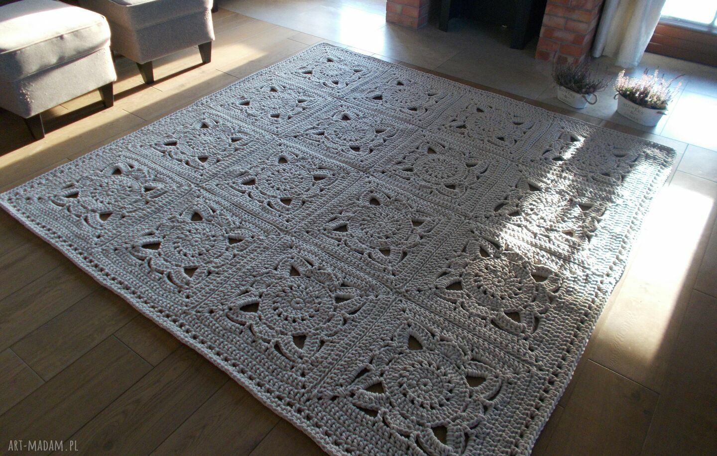 Dywan Ornament 220x220 cm w ciepłym beżu - ręcznie robiony z bawełnianego sznurka