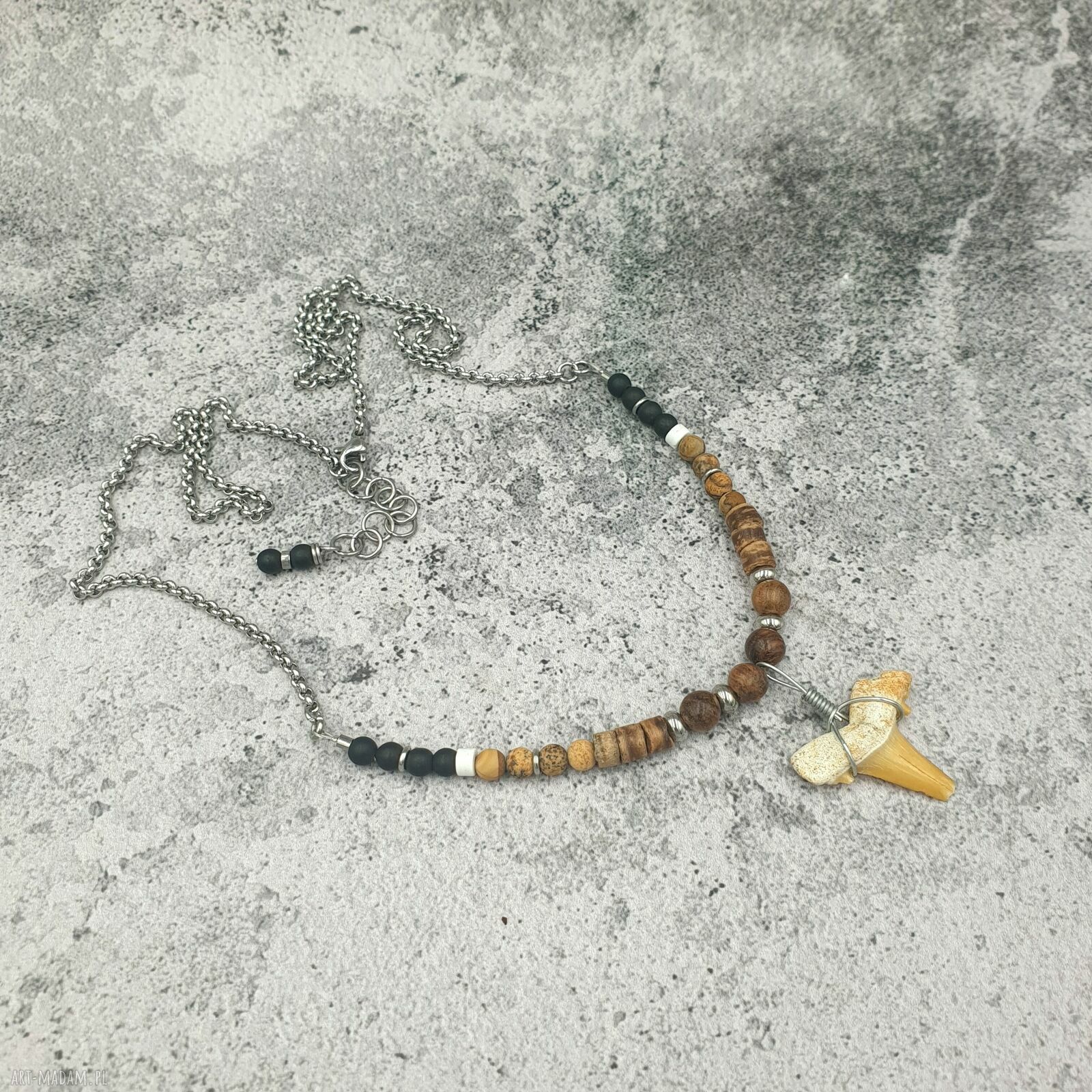 Oryginalny naszyjnik boho z kłem rekina - Omnis Lapis