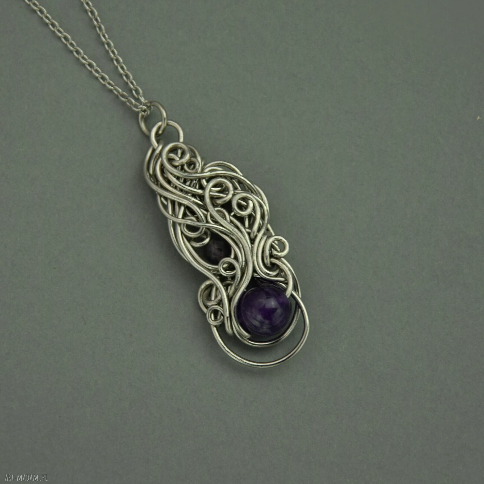 Wisiorek z ametystem - wire wrapping ze stali chirurgicznej