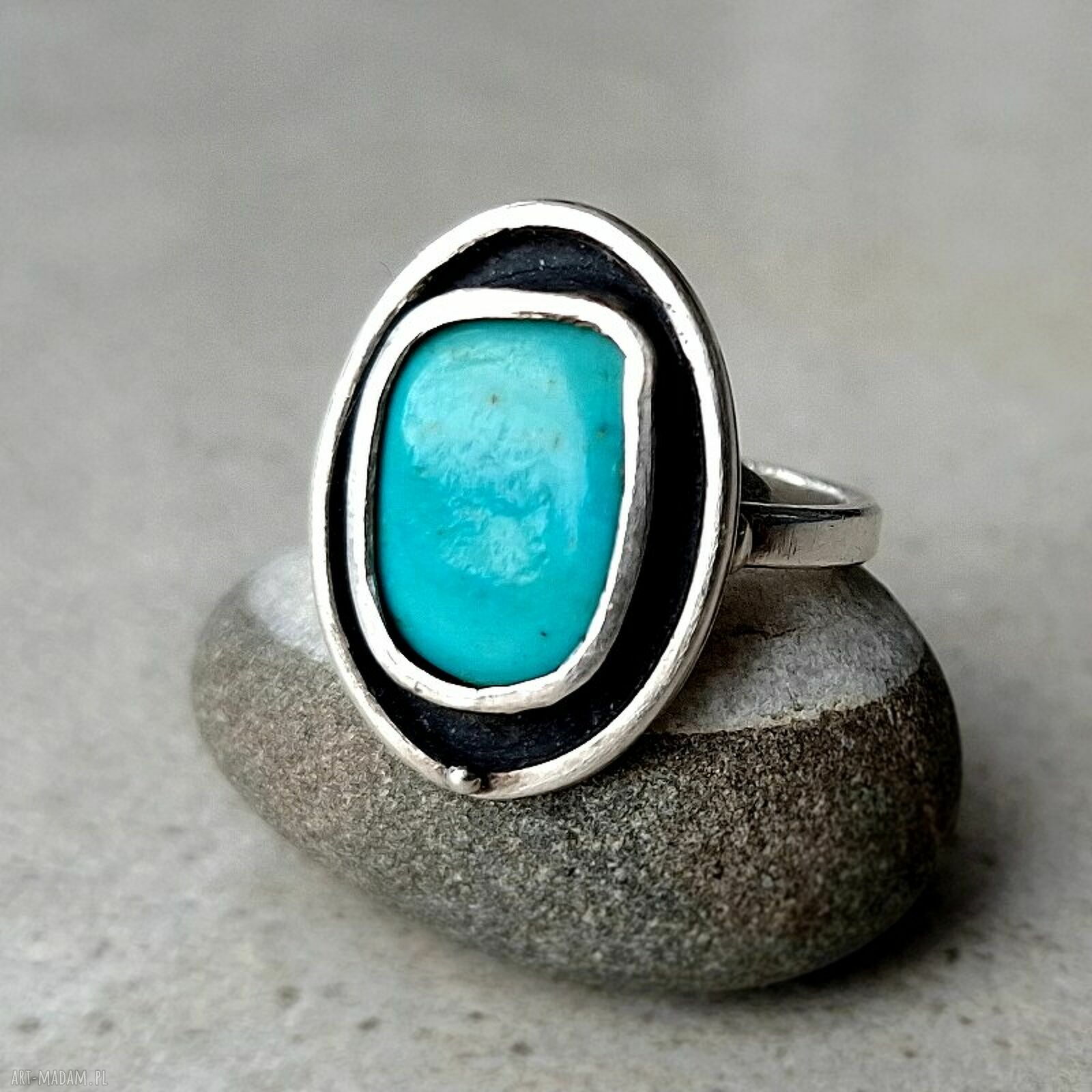 Oval srebrny pierścionek turkusem metaloplastyka srebro etniczna