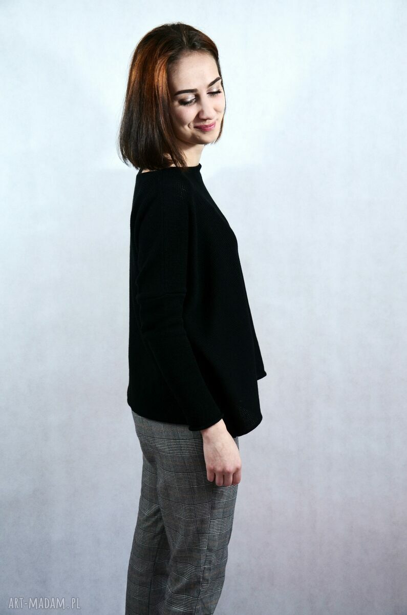 Oversize luźny sweter Hermina - minimalistyczny czarny
