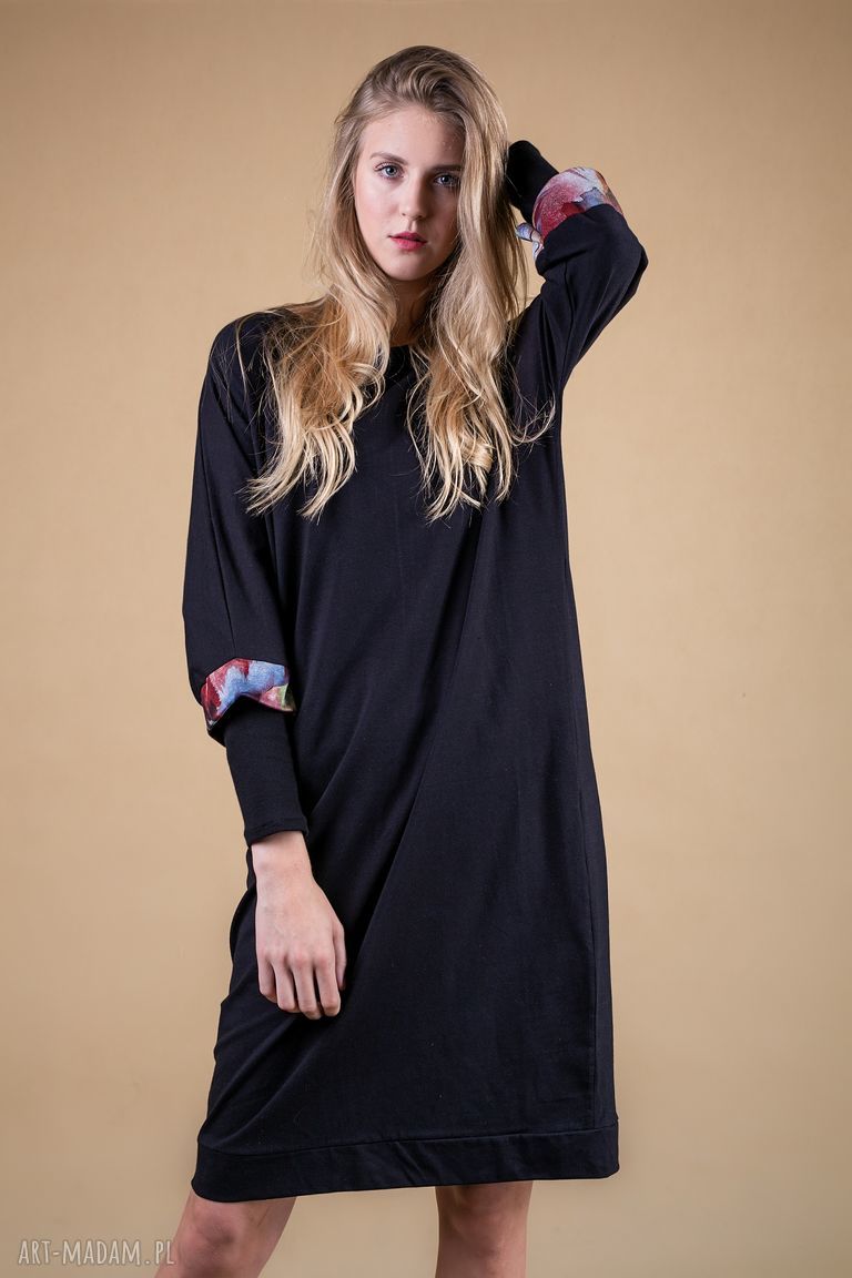 Sukienka oversize Expressive - czarna dresowa z bawełny Oeko-Tex