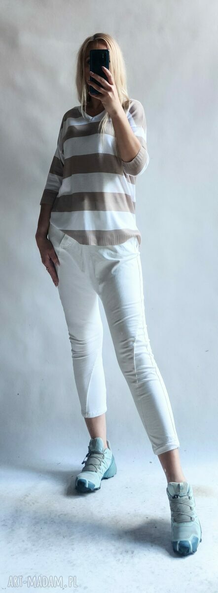Sweter oversize w paski fango - letni sweterek w serek, rękaw 3/4
