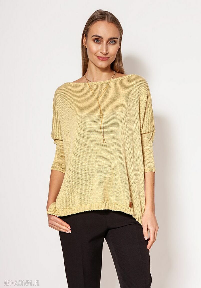 Złoty sweter oversize SWE040 MKM - elegancki blask i wygoda