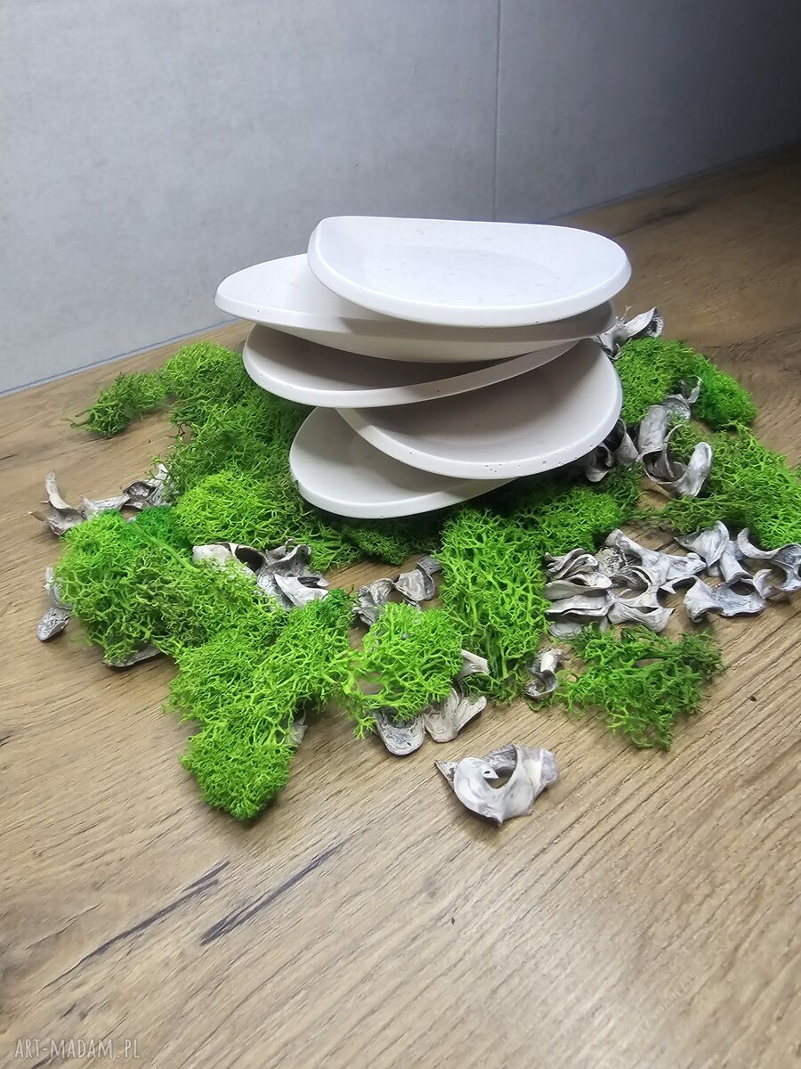 Podstawka owalna z gipsu polimerowego - biała ceramika handmade