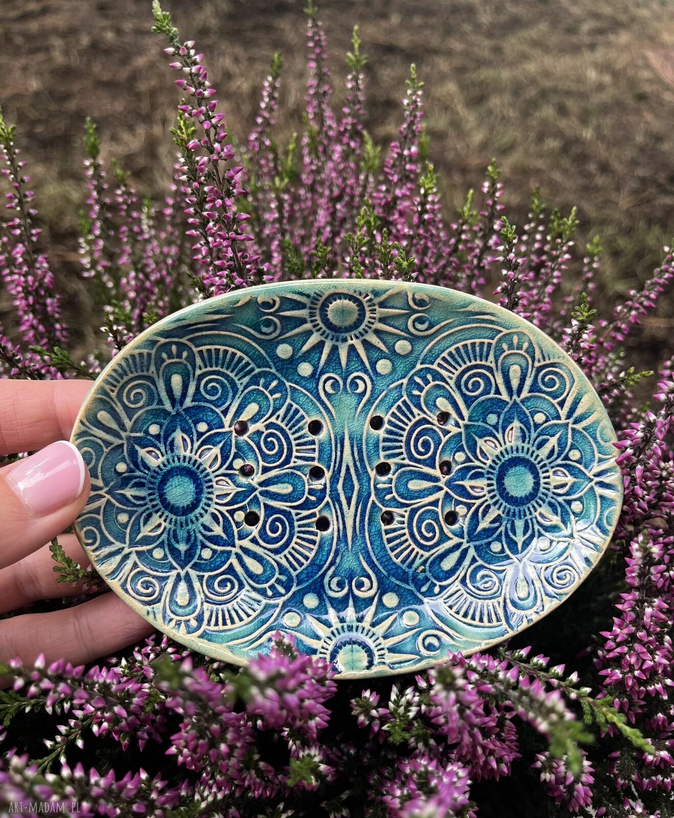Owalna ceramiczna mydelniczka w stylu etno