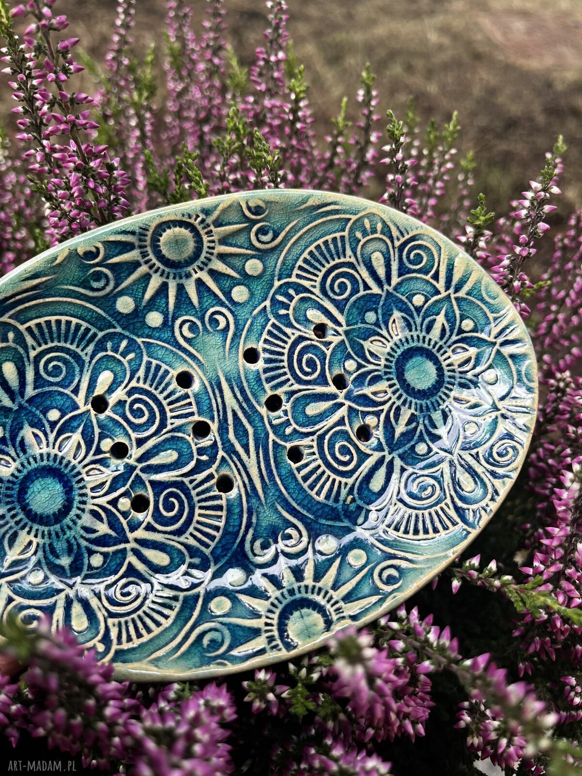 Owalna ceramiczna mydelniczka w stylu etno