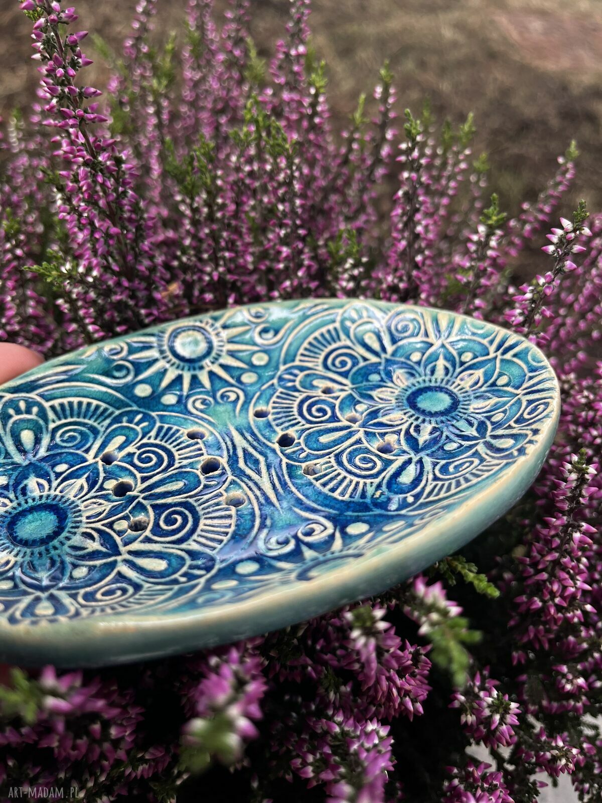 Owalna ceramiczna mydelniczka w stylu etno