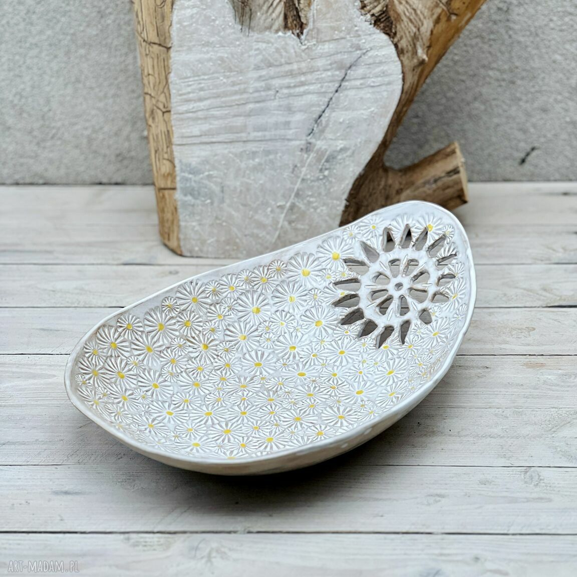 Owalna misa z ażurem w stokrotki - ręcznie robiona ceramika