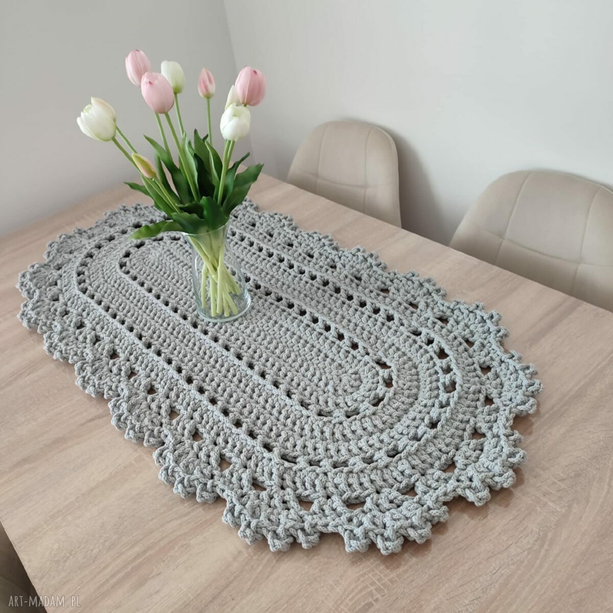 Ręcznie robiony owalny bieżnik szydełkowy 50x100 cm ze sznurka bawełnianego