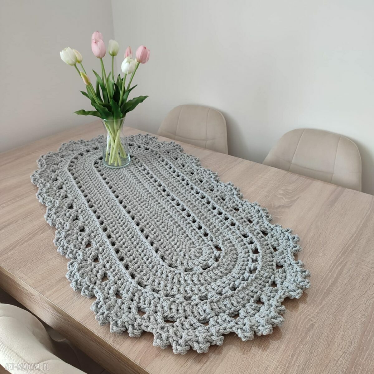 Ręcznie robiony owalny bieżnik szydełkowy 50x100 cm ze sznurka bawełnianego