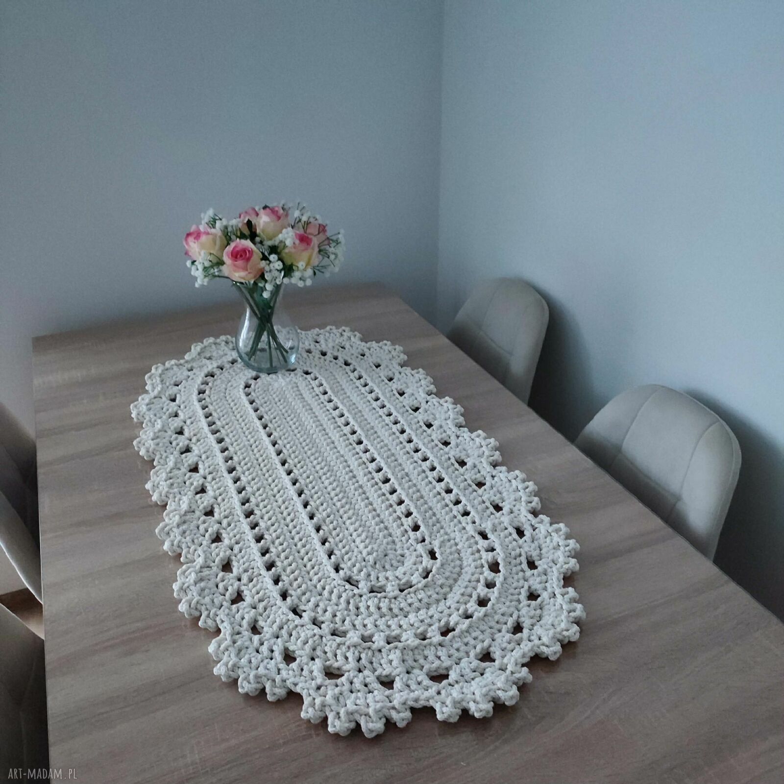 Bieżnik owalny szydełkowy ze sznurka bawełnianego 50 x 100 cm