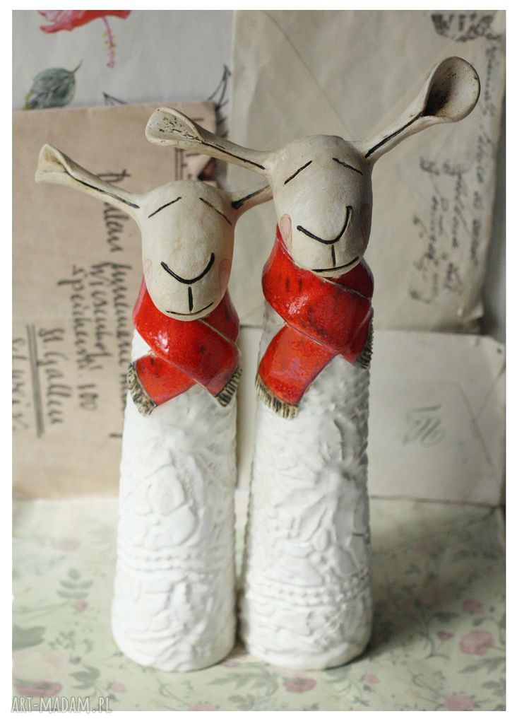 Owce w czerwonych szalikach - ceramika handmade na Wielkanoc