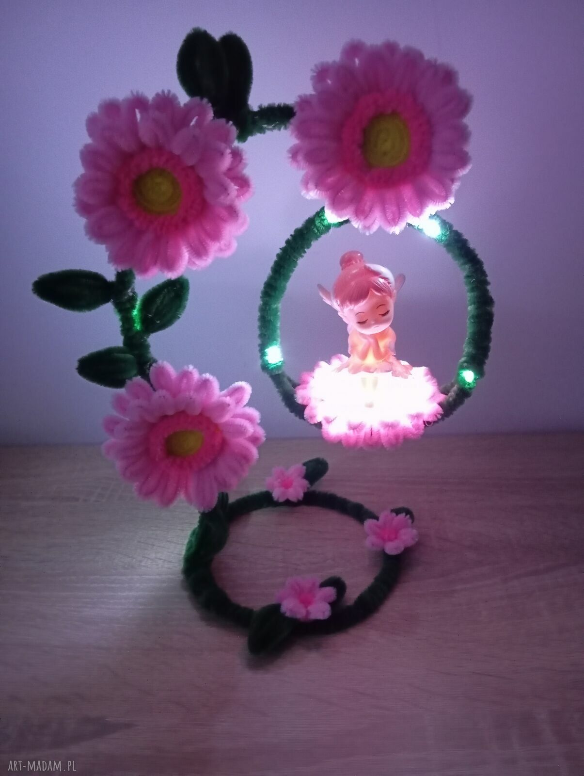 Ozdoba LED z kwiatami z drucików kreatywnych - rękodzieło