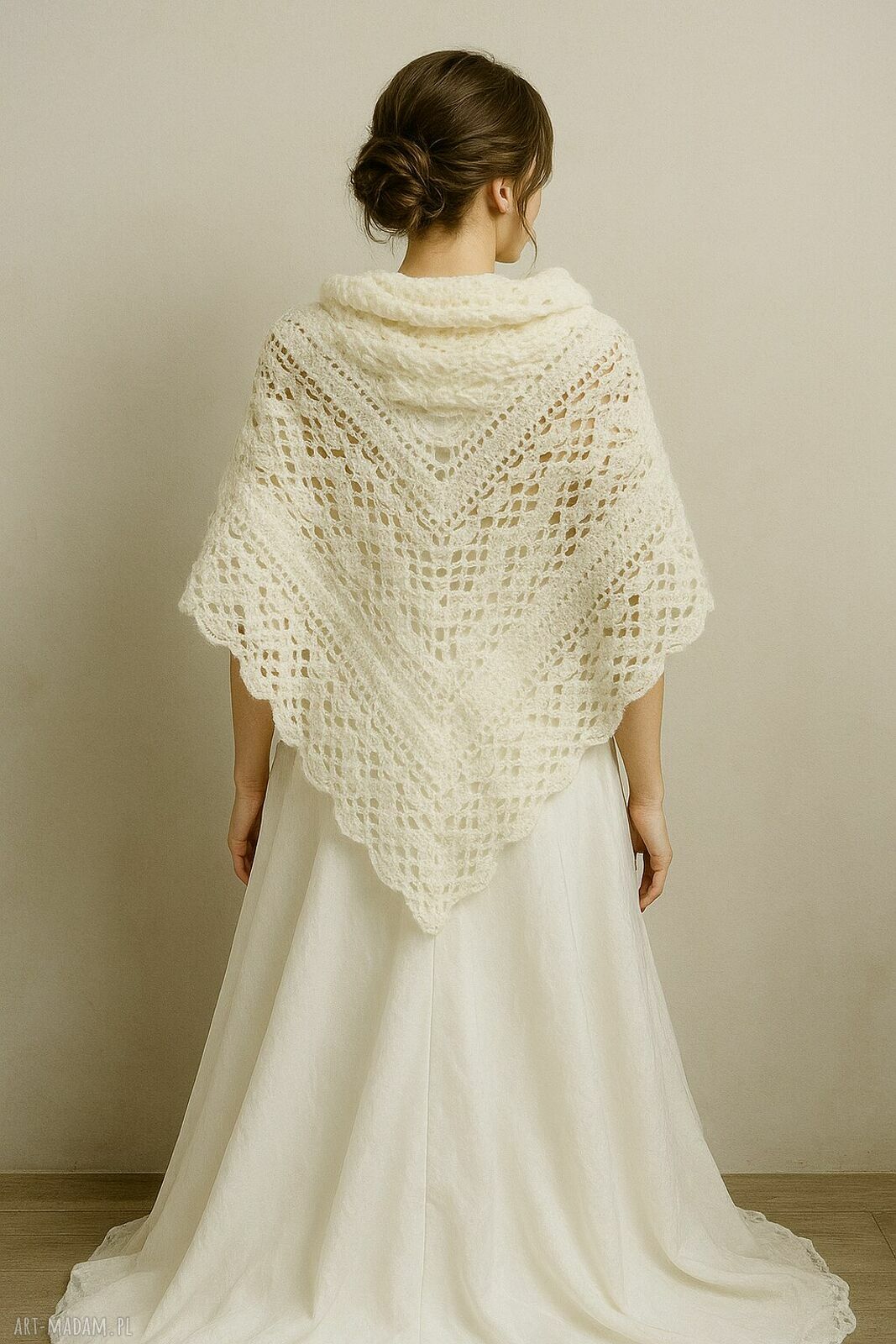 Ozdobna chusta ślubna ecru Klaziena z merino - handmade