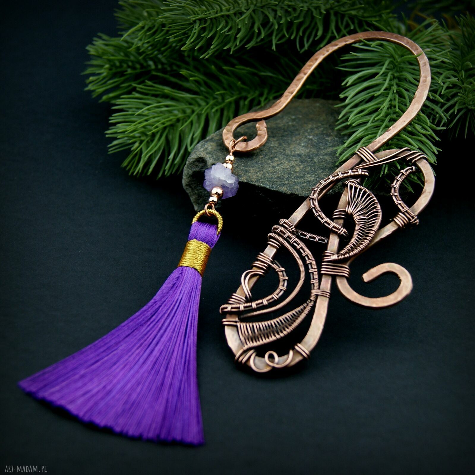 Ręczna zakładka do książki z ametystem i fioletowym chwostem (wire wrapping)