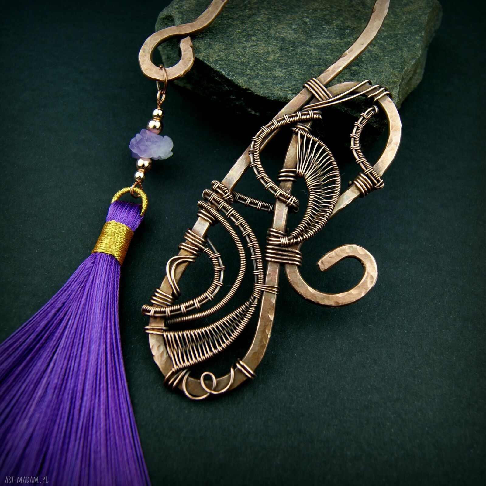 Ręczna zakładka do książki z ametystem i fioletowym chwostem (wire wrapping)