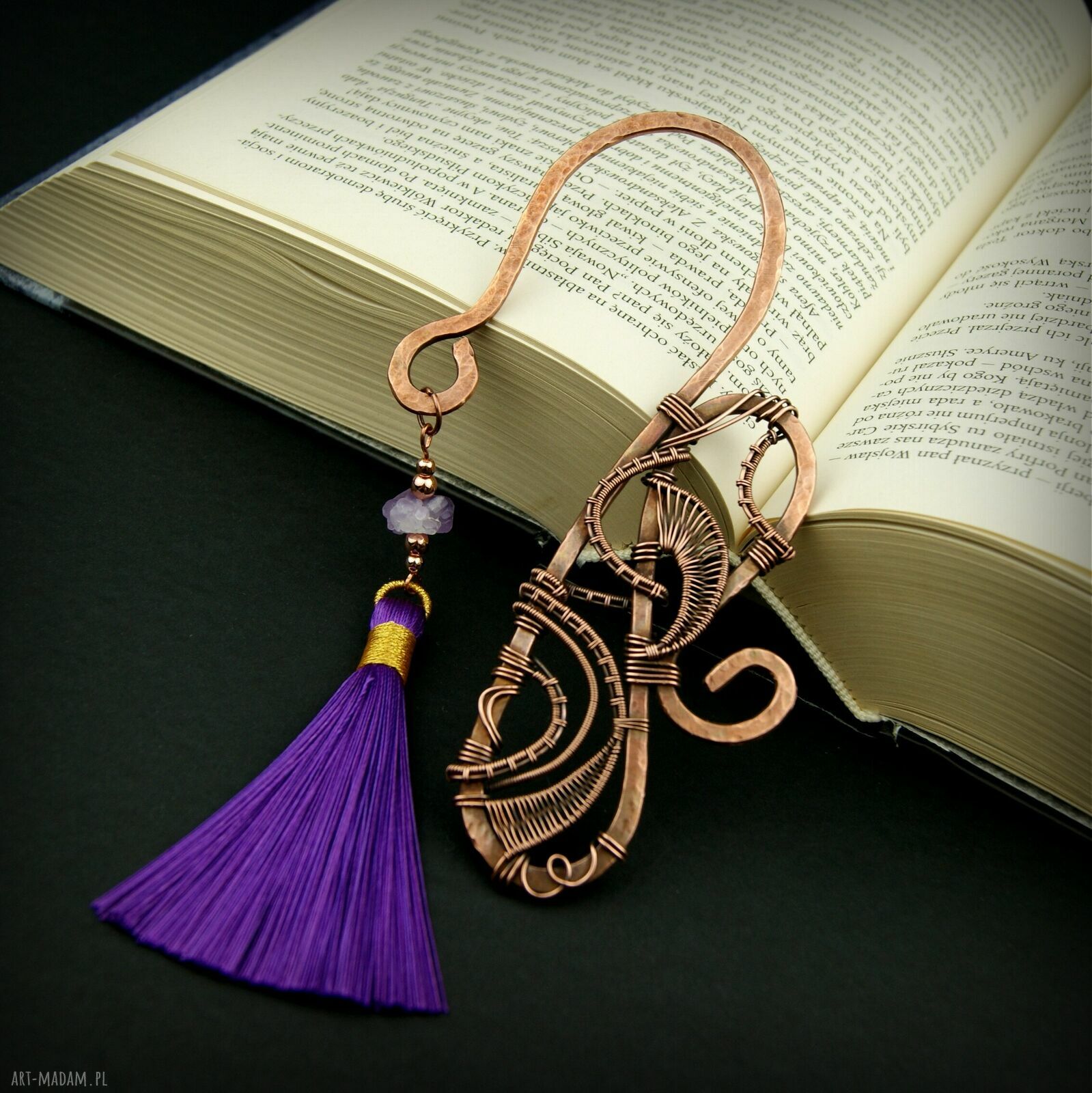 Ręczna zakładka do książki z ametystem i fioletowym chwostem wire wrapping