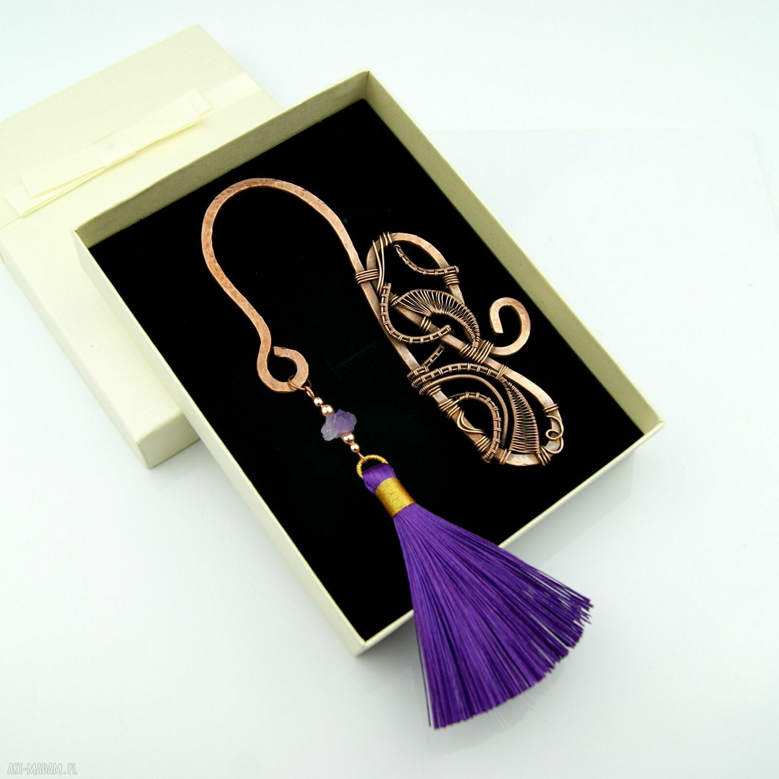 Ręczna zakładka do książki z ametystem i fioletowym chwostem (wire wrapping)