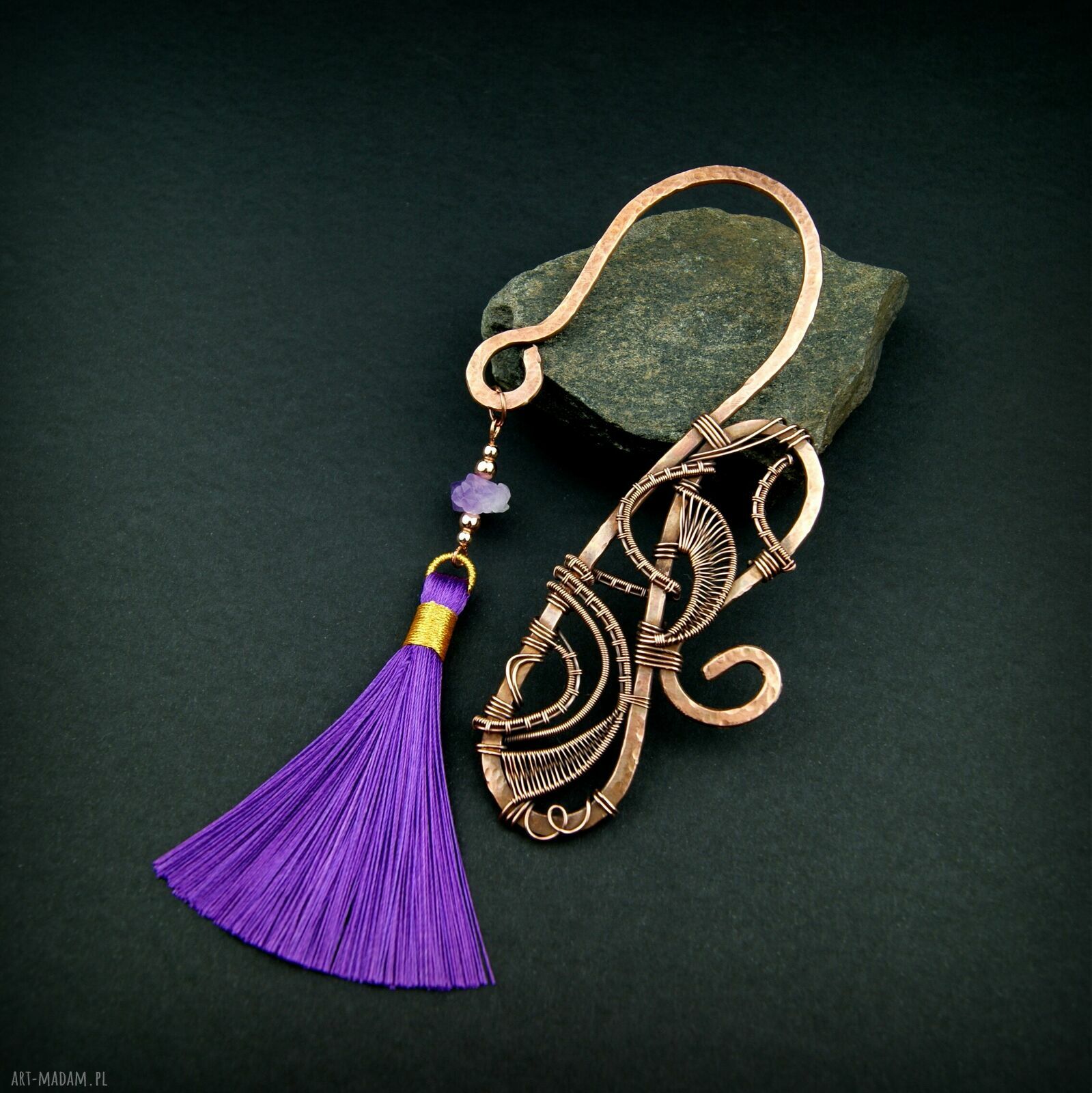 Ręczna zakładka do książki z ametystem i fioletowym chwostem (wire wrapping)