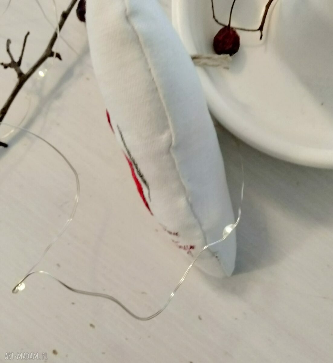 Zawieszka ozdobna z haftem Boże Narodzenie - serduszko z lnu i motywem jelenia