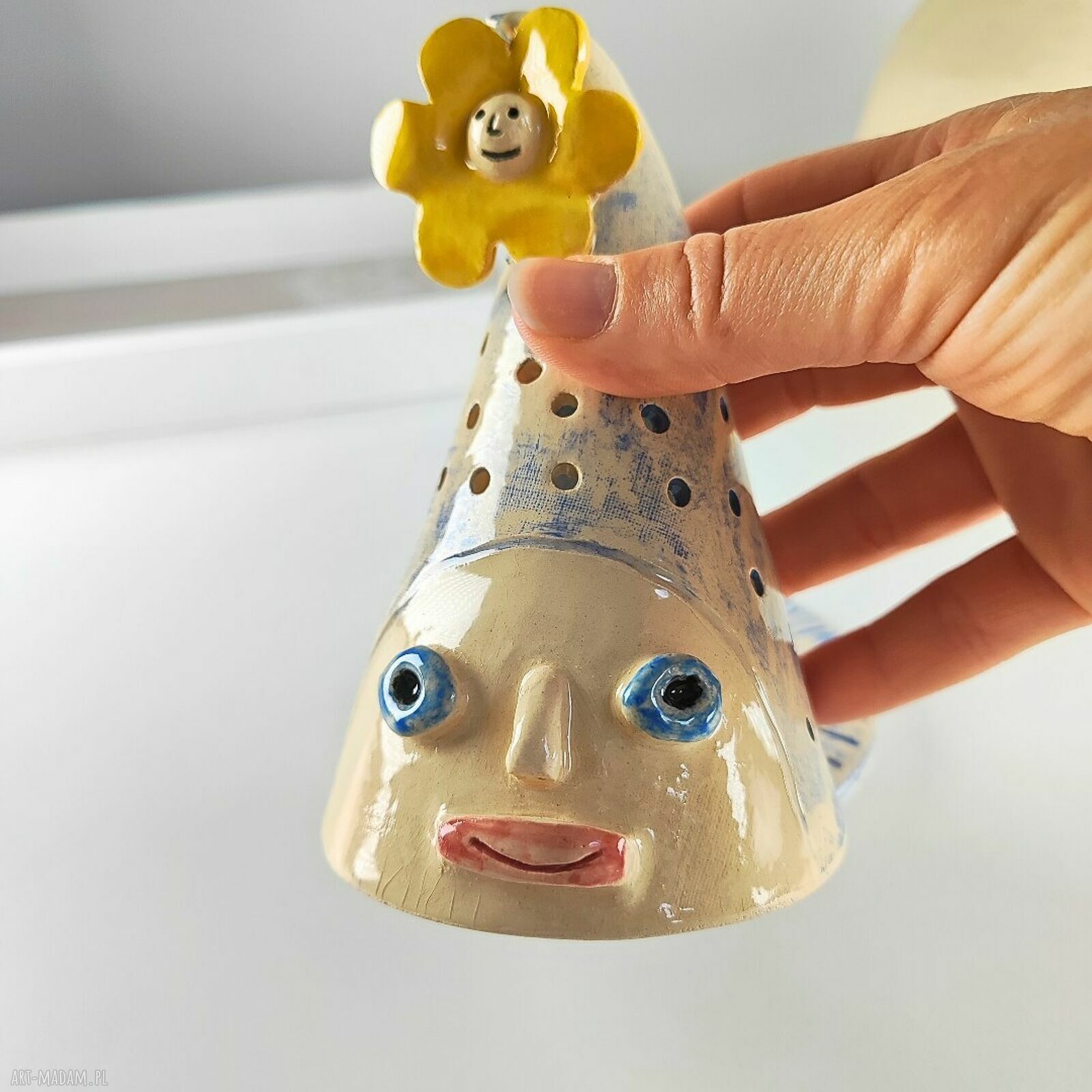Ozdobny lampion z kwiatkiem - ręcznie lepiona ceramika (świecznik)