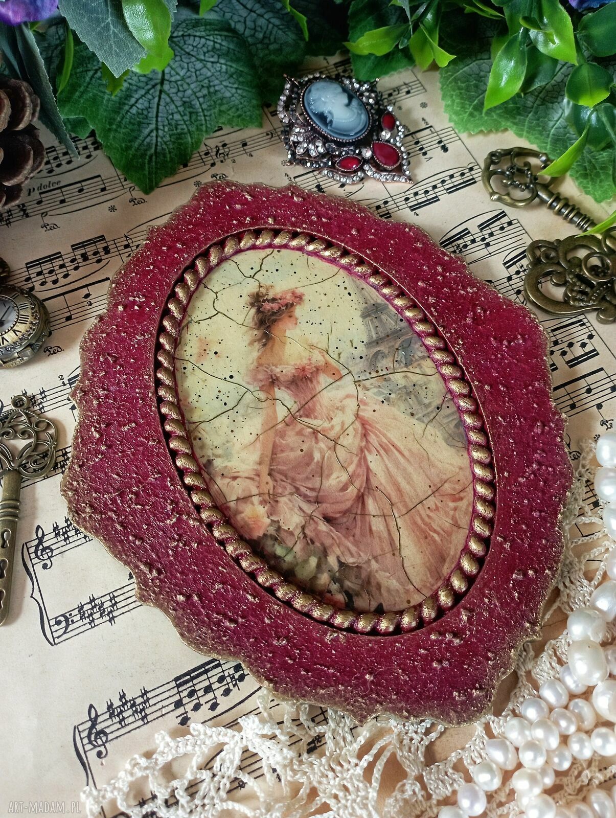 Ozdobny medalion z damą w stylu shabby chic i Prowansja