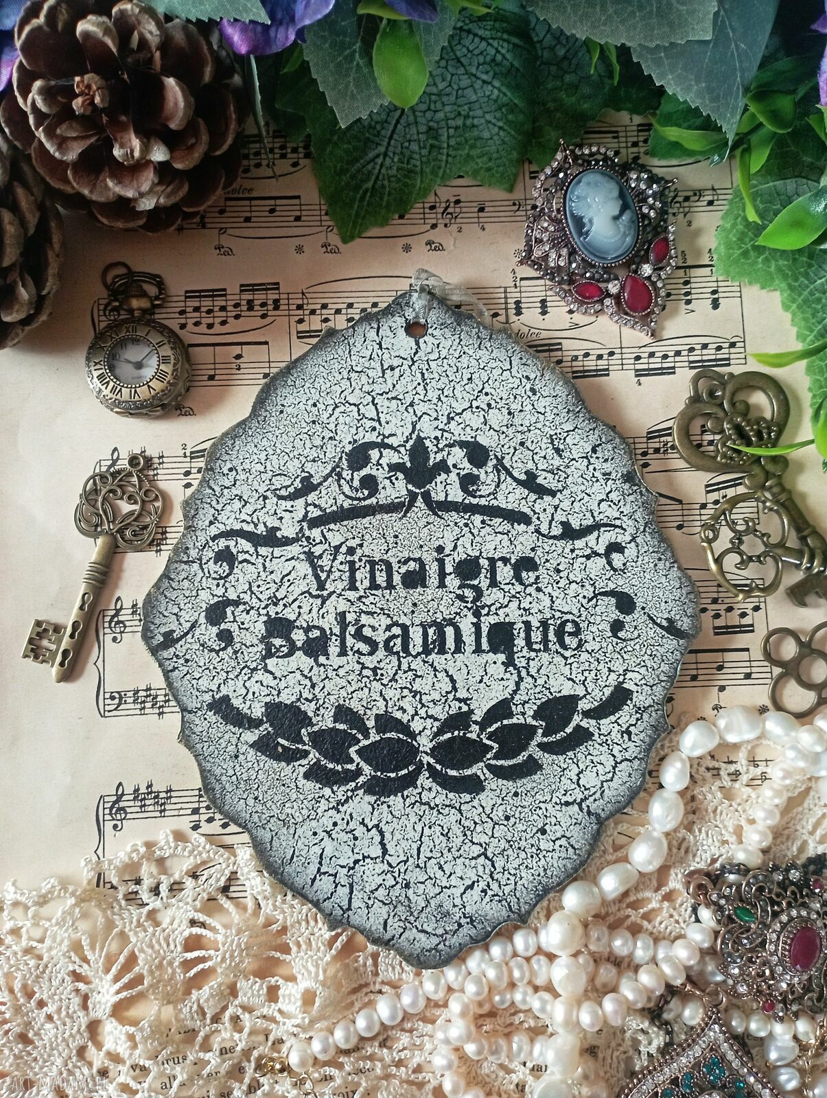 Ozdobny medalion z damą w stylu shabby chic i Prowansja