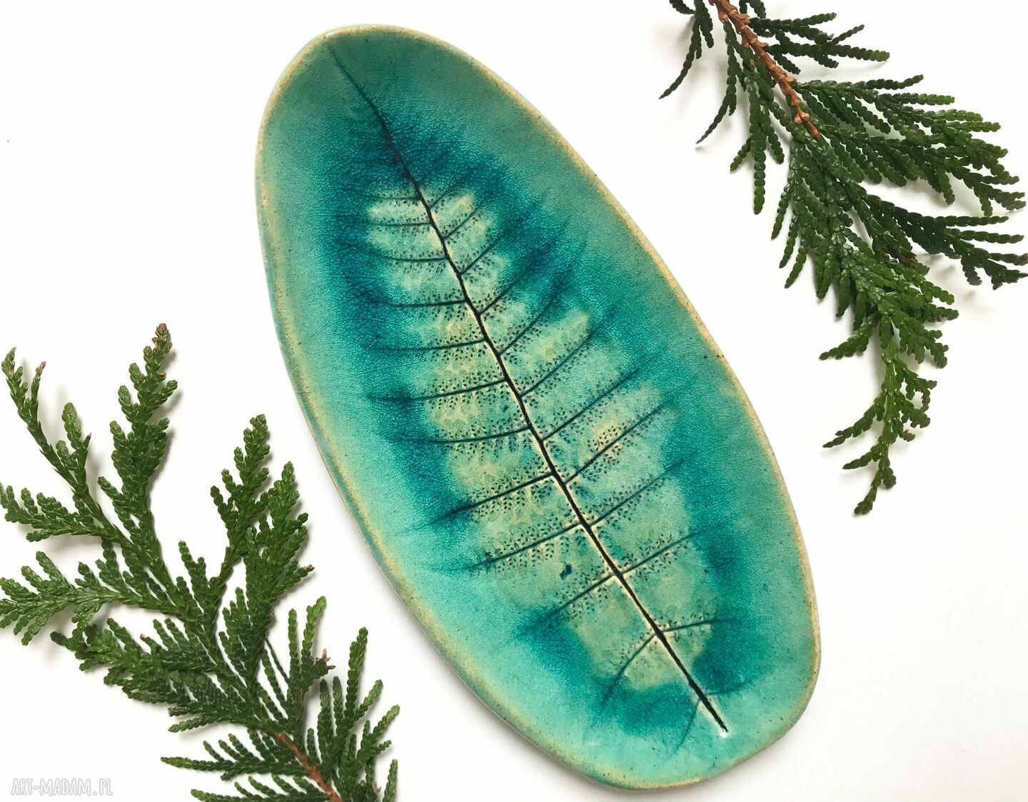 Ozdobny talerzyk z paprotką - ceramiczna dekoracja do domu