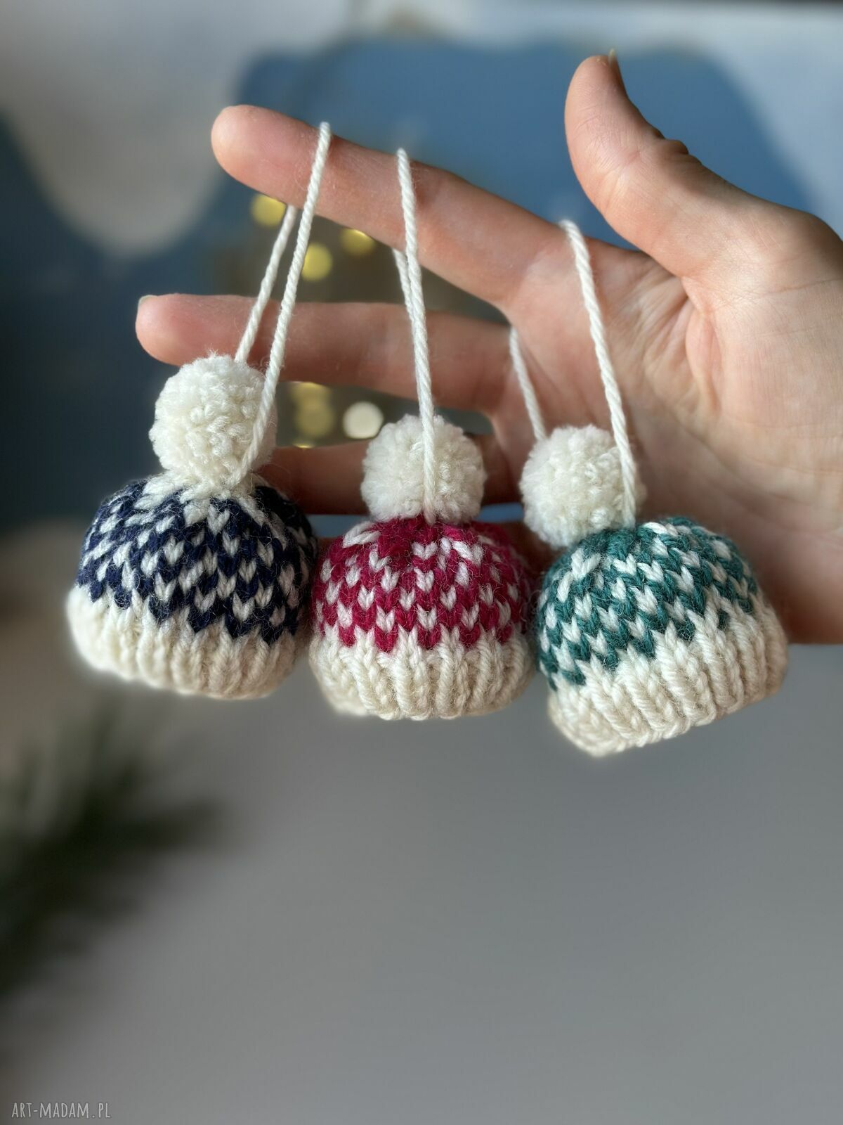 Ozdoby choinkowe: zawieszki mini czapeczki z wełny (zestaw 3 szt.)