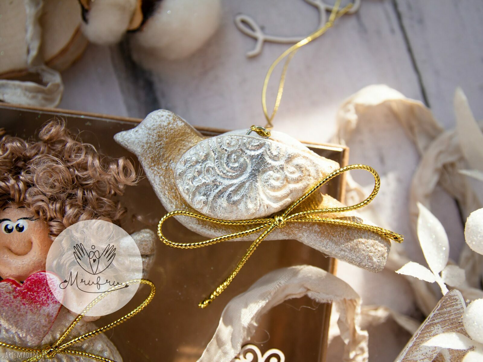 pomysły na upominki świąteczne: Świąteczny podarek. Paczuszka skrzydlatych zawieszek: anioł i ptak. Pudełeczko