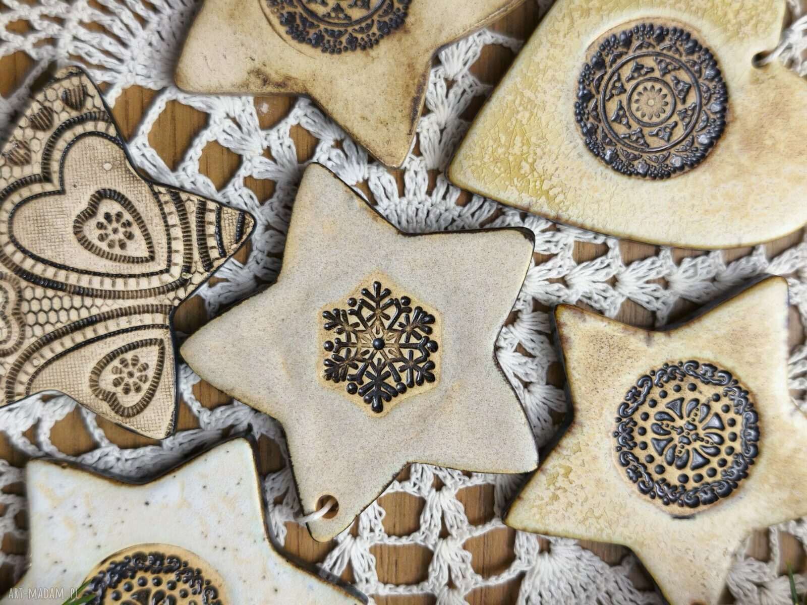 Ceramiczne ozdoby na choinkę - zestaw 6 ręcznie robionych gwiazdek