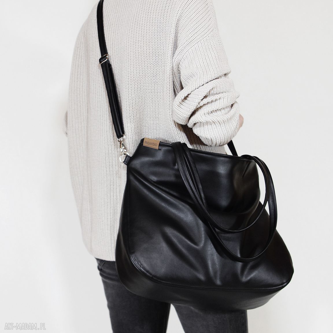 Pacco bag - czarna torba hobo na ramię z regulowanym i odpinanym paskiem