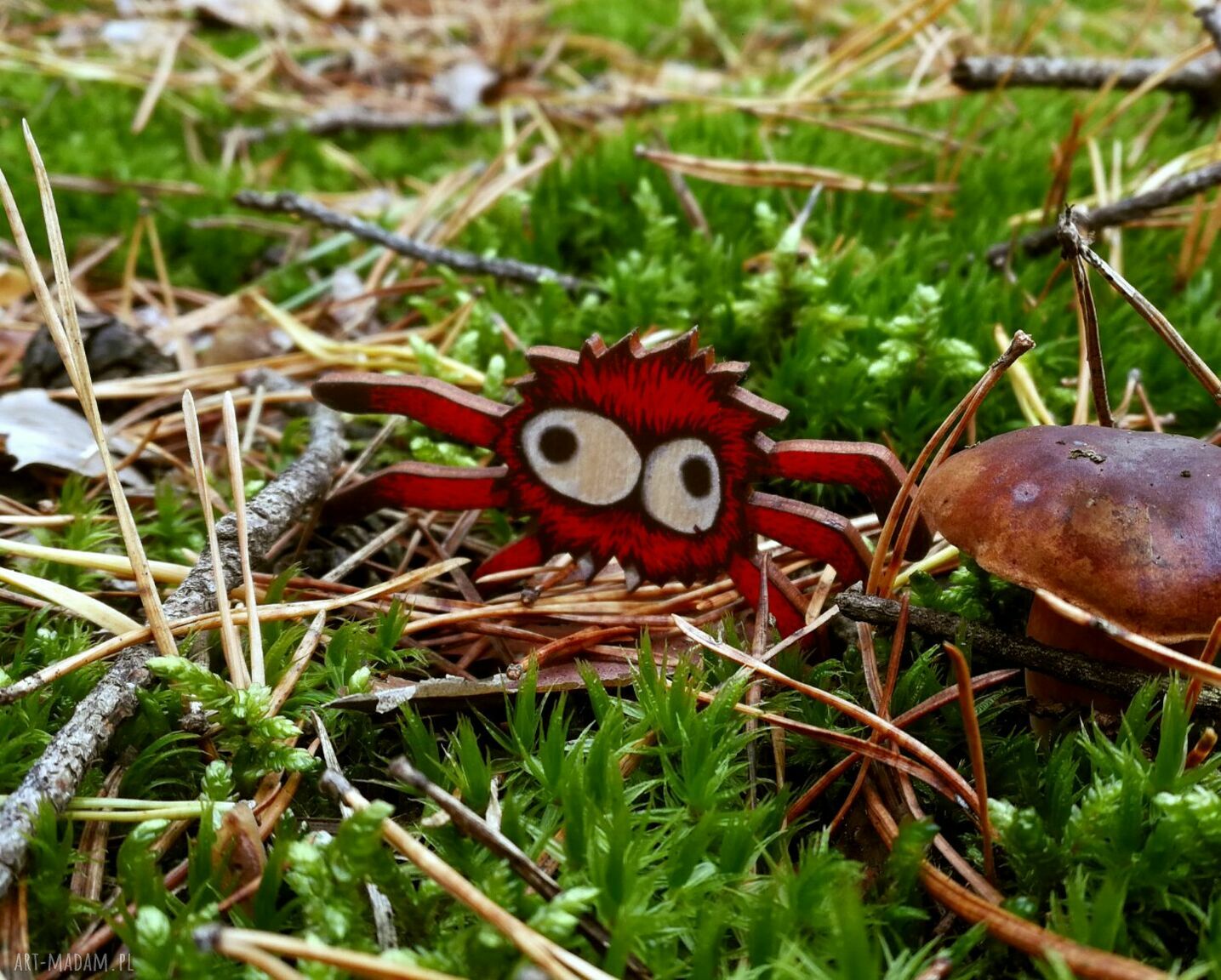 Pajączek - magnes na lodówkę handmade z bajkowymi kotami ze sklejki