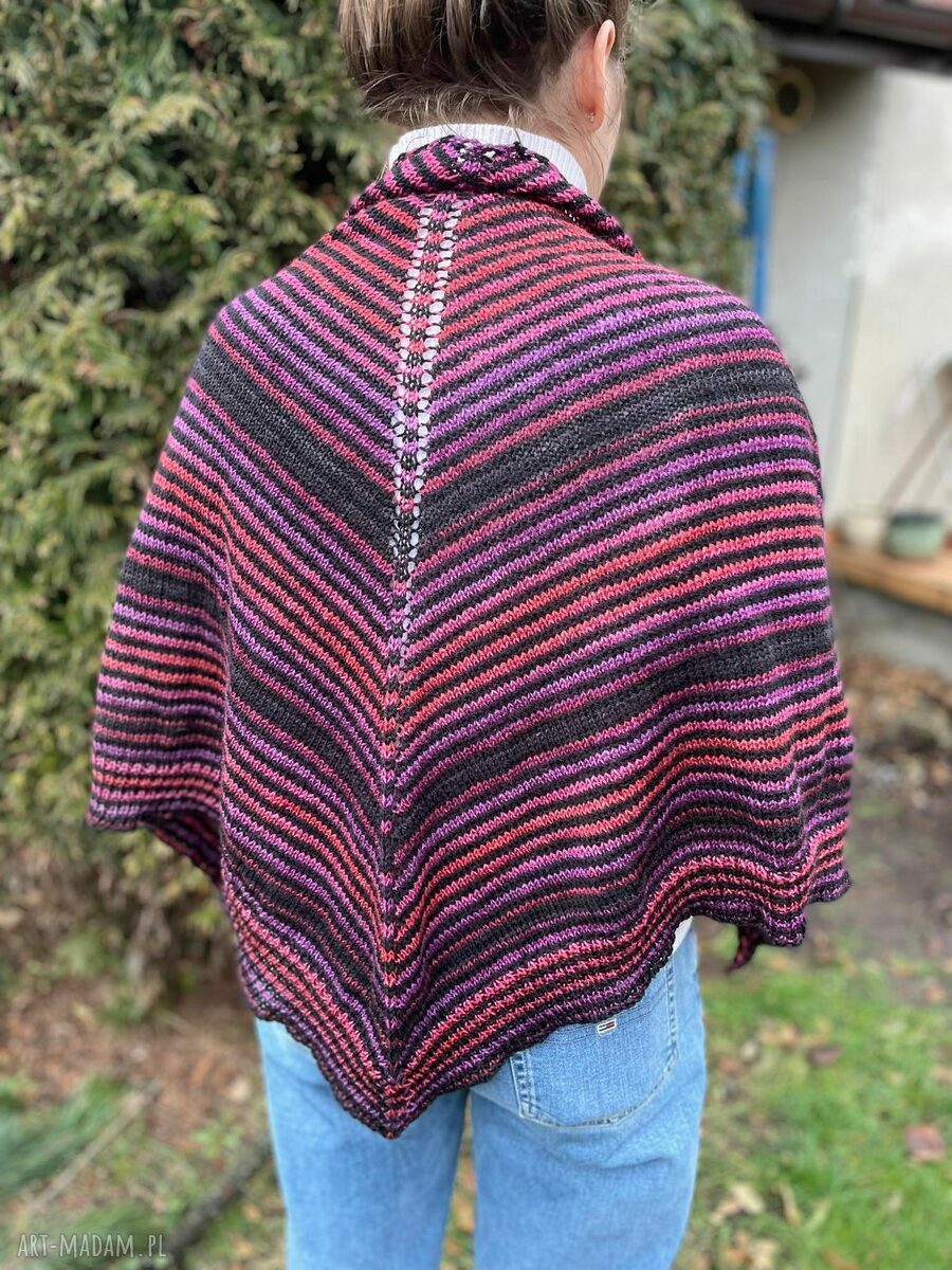 Palona malina: miękka chusta handmade na drutach