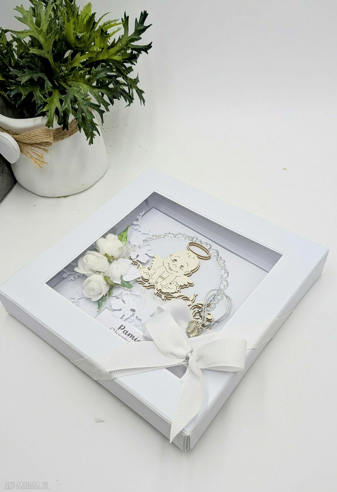 Pamiątka chrztu świętego w pudełku 14x14 cm - kartka ręcznie robiona z aniołkiem