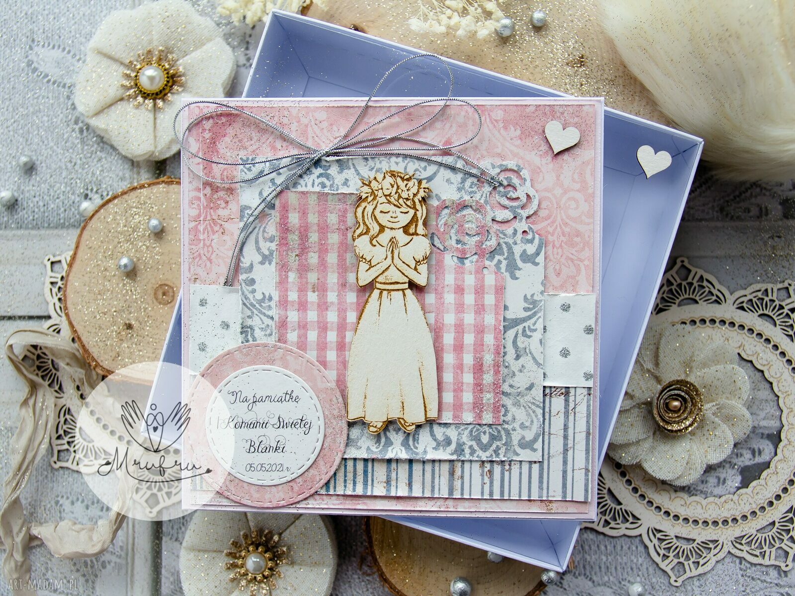 scrapbooking kartki: Pamiątka Pierwszej Komunii Świętej. Kartka w pudełeczku z pełną szybką