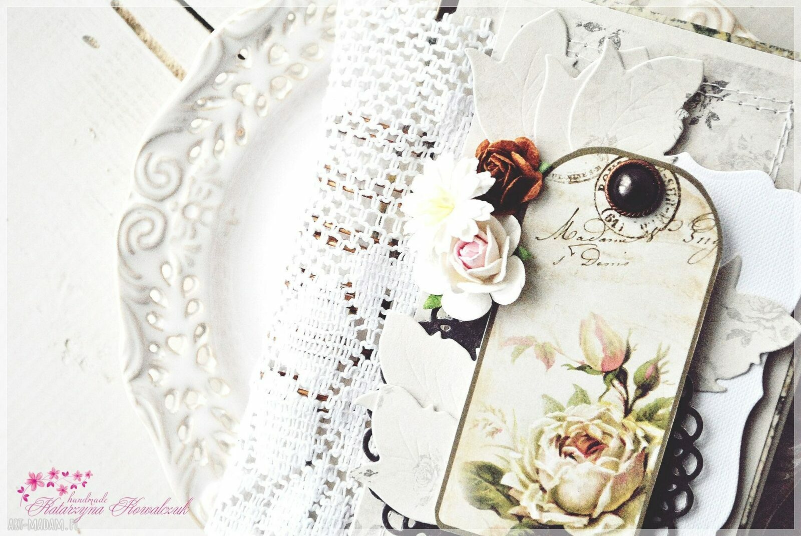 Pamiętnik i notatnik vintage ze scrapbookingowym wykończeniem