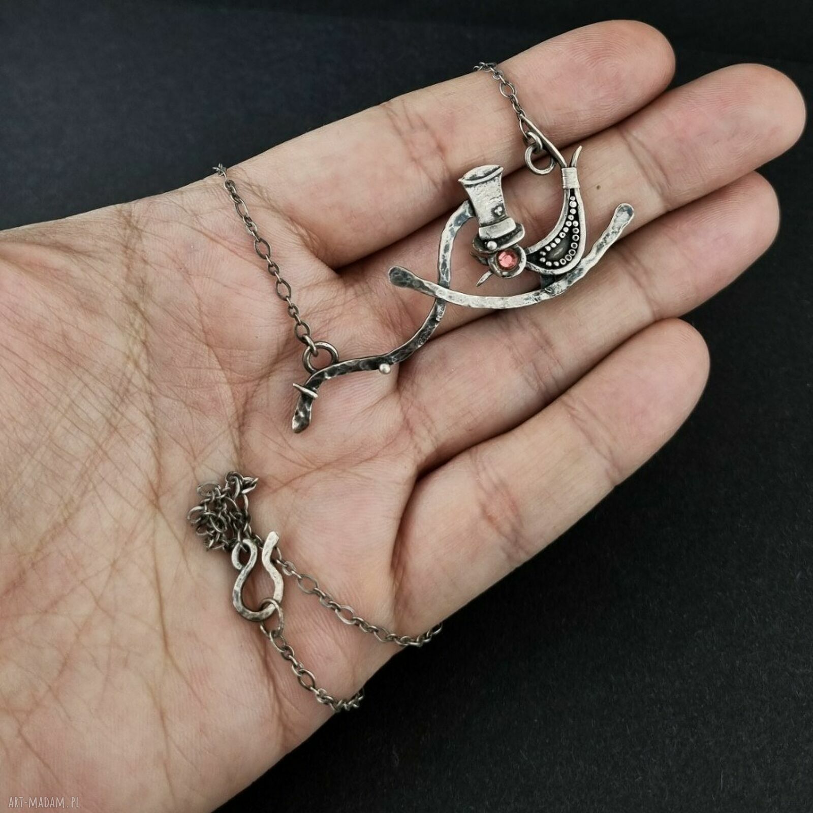 Pan Ptaszyna - srebrny młotkowany naszyjnik z kryształem Swarovski