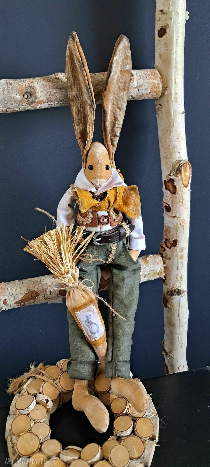 Pan zając w zielonych spodniach - rustykalna dekoracja handmade 45 cm