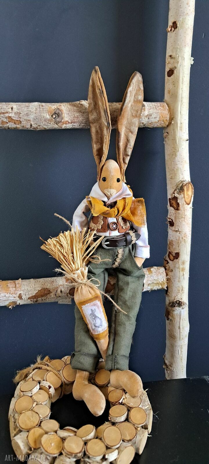 Pan zając w zielonych spodniach - rustykalna dekoracja handmade 45 cm