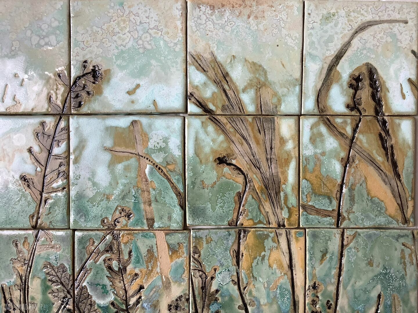 Panel „Letnia łąka VI” - ceramiczny dekor ścienny z ręcznie robionych kafli