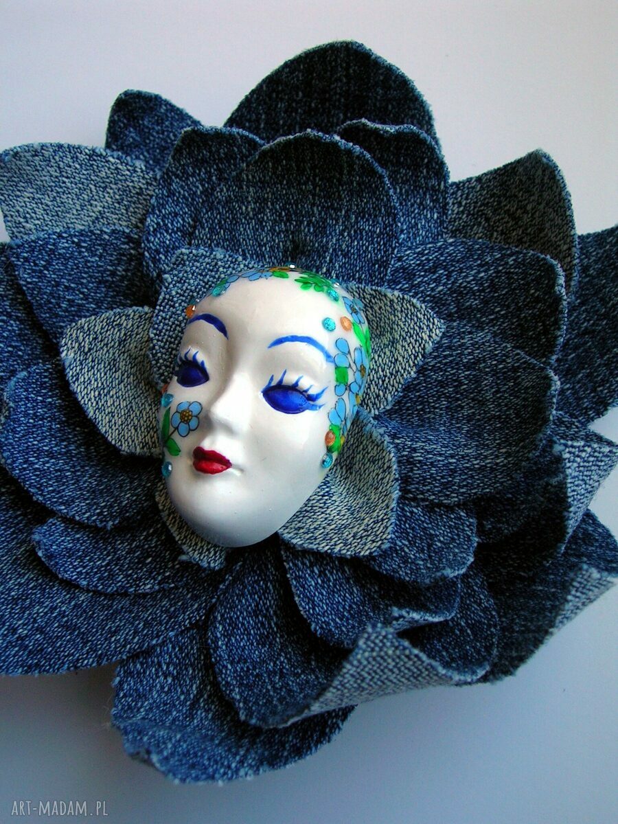 Broszka Masquerade Pani Wiosna w jeansach - maska z cyrkoniami