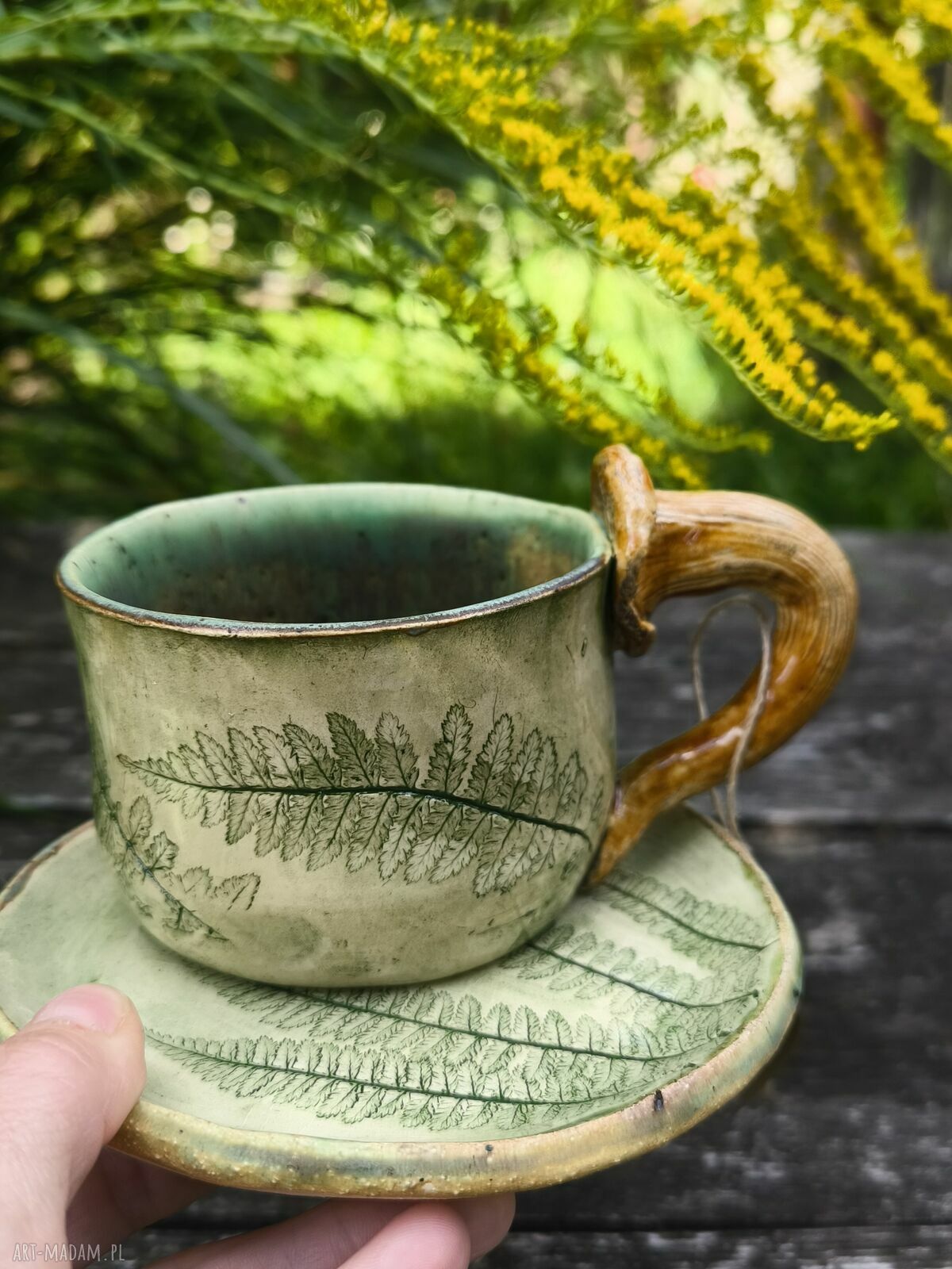 Ceramiczna filiżanka Paproć z uchwytem w kształcie rydza